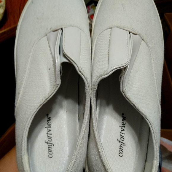 Women's white shoes - Picture 1 of 2